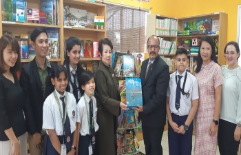 Presentation of books to Seri Mulia Sarajana International School, Brunei by the High Commissioner
